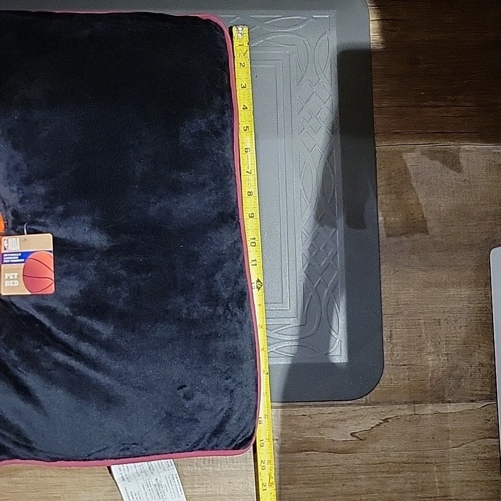 NWT: NBA Officially Licensed Miami Heat Pillow Pet Bed